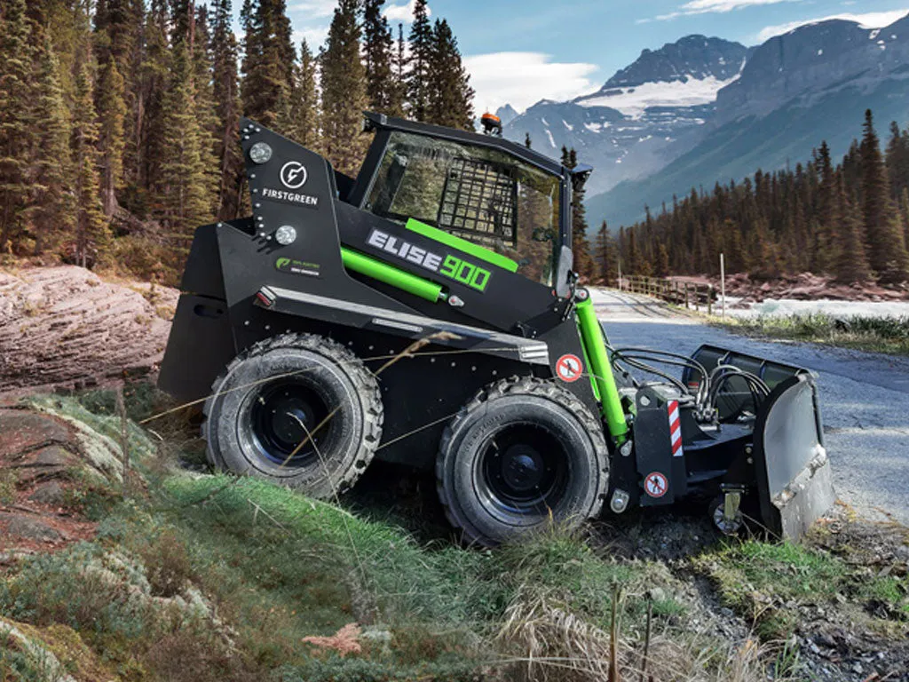 FIRST GREEN INDUSTRIES Elise 900 MK3 electric skid steer loader